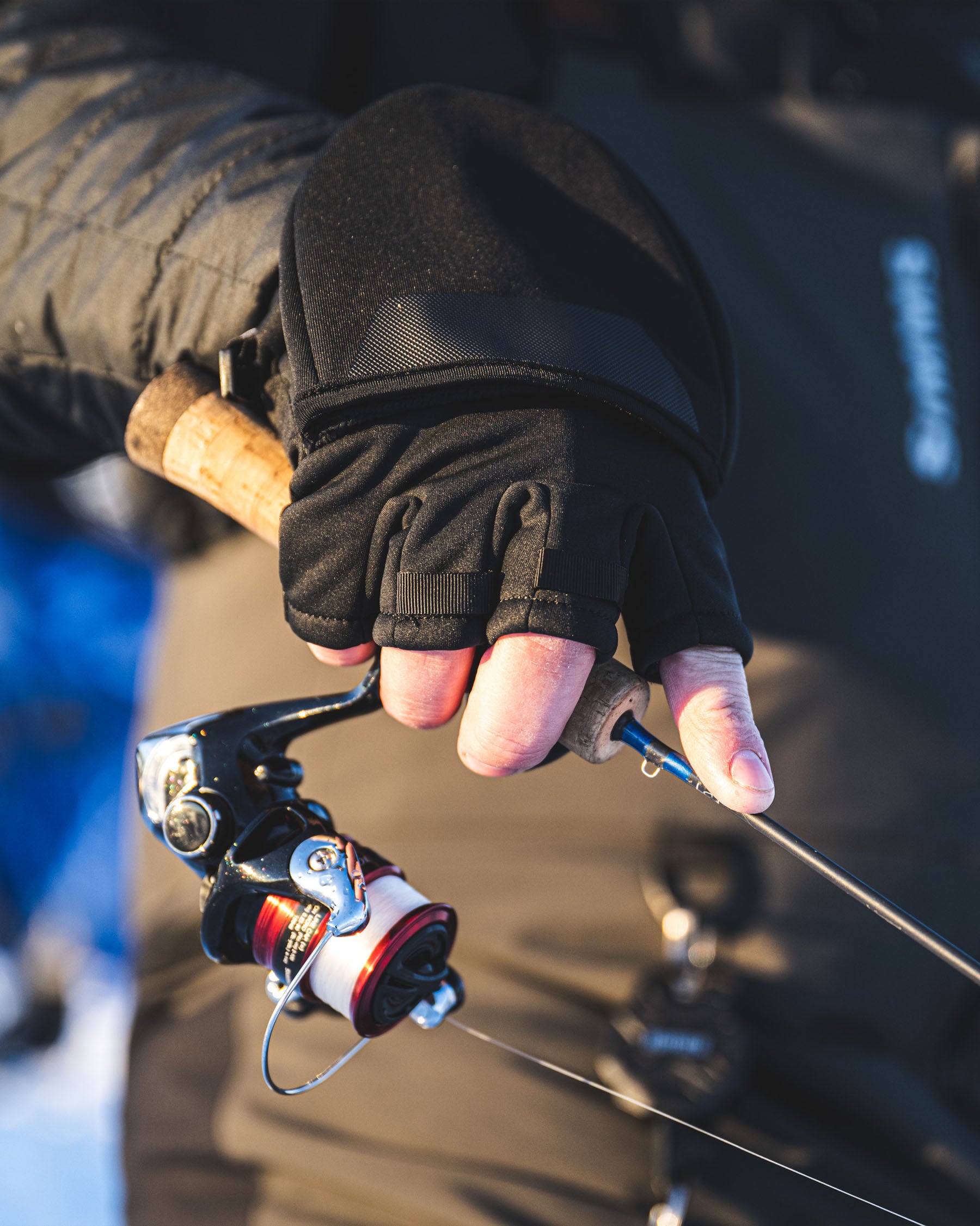 WINDSTOPPER® Foldover Fishing Mitt - Image 3